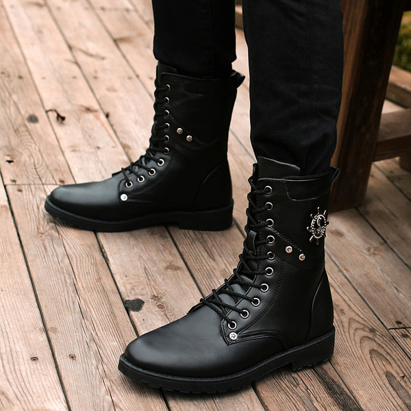 Cizme barbati din piele de culoare neagra cu decor metalic