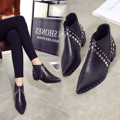 Μοντέρνες γυναικείες μπότες με μεταλλικά καπάκια σε μαύρο χρώμα - διαμορφωμένο μοτίβο