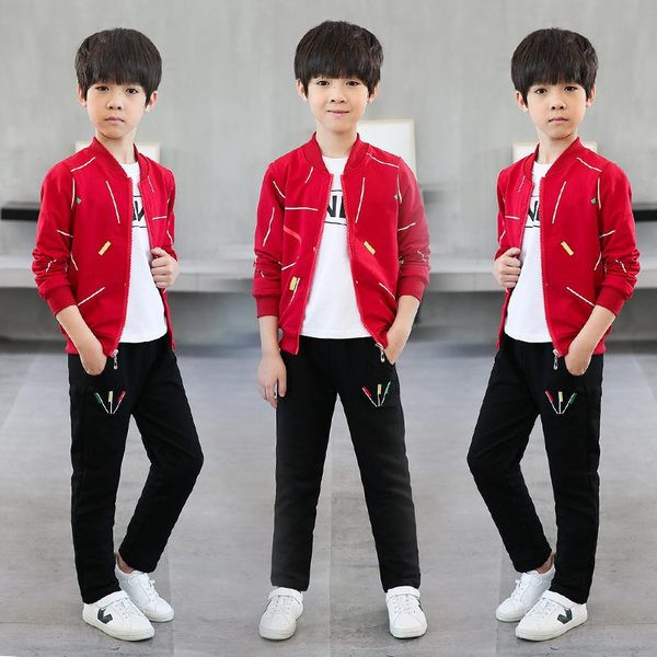 Echipa de sport pentru copii cu modele colorate in trei culori