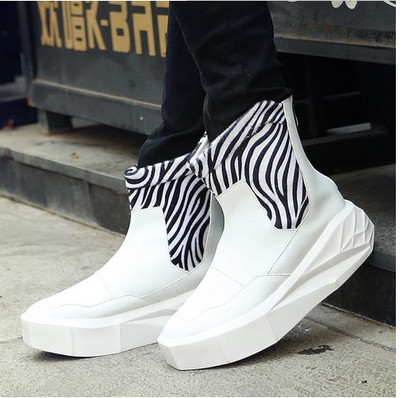 Μοντέρνες μπότες ανδρών σε διάφορα μοντέλα