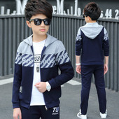 Echipa de copii pentru baieti in trei parti in trei culori