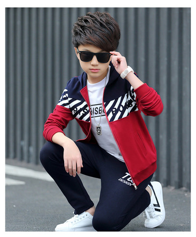 Echipa de copii pentru baieti in trei parti in trei culori