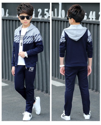 Echipa de copii pentru baieti in trei parti in trei culori