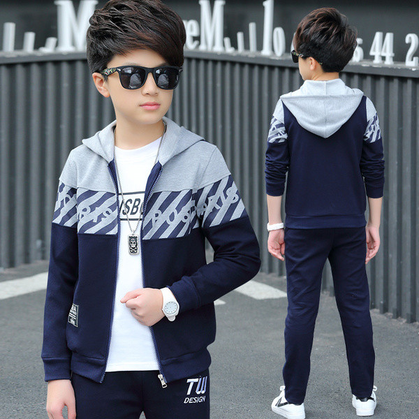 Echipa de copii pentru baieti in trei parti in trei culori