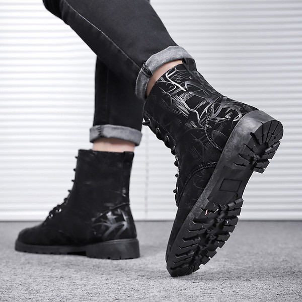 Cizme moderne pentru bărbați cu model în culori deschise și închise