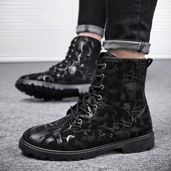 Cizme moderne pentru bărbați cu model în culori deschise și închise