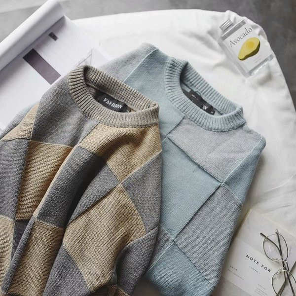 Πουλόβερ ανδρικό σε ανοιχτό χρώμα, κατάλληλο για τη καθημερινή ζωή