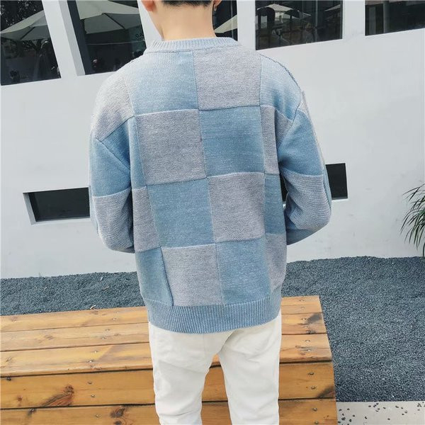 Πουλόβερ ανδρικό σε ανοιχτό χρώμα, κατάλληλο για τη καθημερινή ζωή