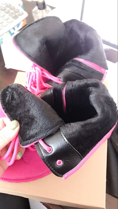 Λεπτές παιδικές μπότες για κορίτσια με γραβάτες σε μαύρο και ροζ