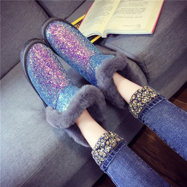 Γυαλιστερά, δίχρωμα παπούτσια για ταπετσαρίες