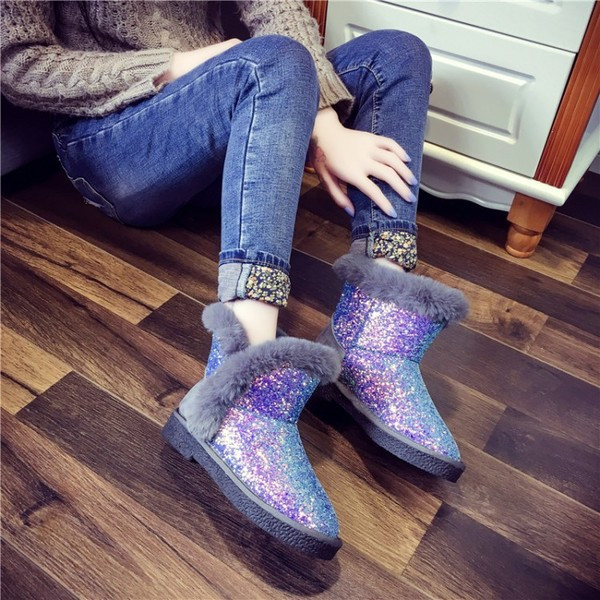 Γυαλιστερά, δίχρωμα παπούτσια για ταπετσαρίες