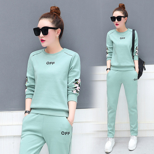 Γυναικεία αθλητικά σύνολα δύο μερών σε τέσσερα χρώματα