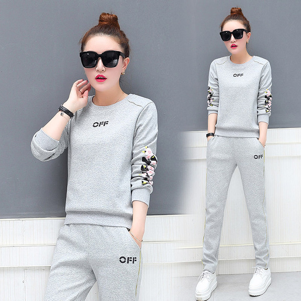 Γυναικεία αθλητικά σύνολα δύο μερών σε τέσσερα χρώματα