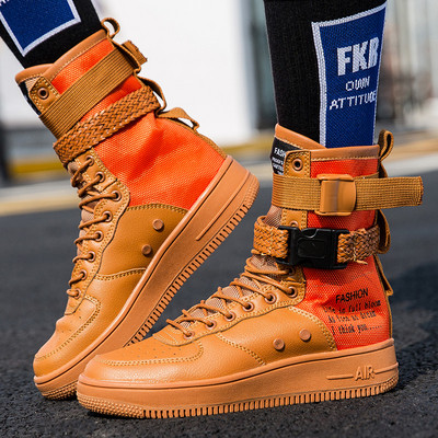 Ανδρικές και γυναικείες αθλητικές μπότες σε τέσσερα χρώματα