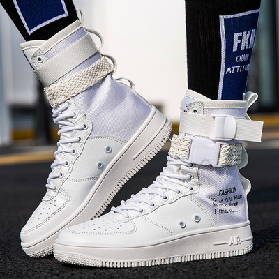 Ανδρικές και γυναικείες αθλητικές μπότες σε τέσσερα χρώματα