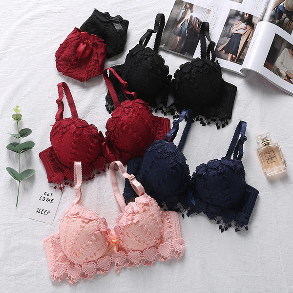 Κομψό εσώρουχο με καρδιές σε έξι χρώματα