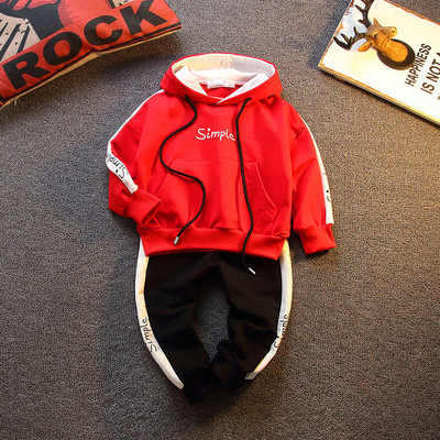 Παιδική φόρμα για αγόρια σε τέσσερα χρώματα