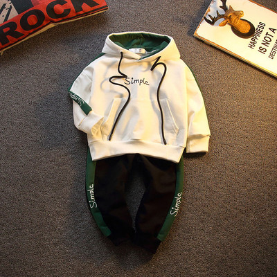 Παιδική φόρμα για αγόρια σε τέσσερα χρώματα