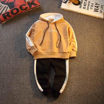 Παιδική φόρμα για αγόρια σε τέσσερα χρώματα