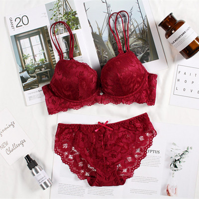 Γυναικεία εσώρουχα σε πέντε χρώματα