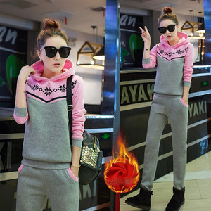 Γυναικείο αθλητικό σύνολο από δύο κομμάτια - διάφορα μοντέλα