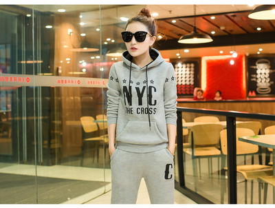 Γυναικείο αθλητικό σύνολο από δύο κομμάτια - διάφορα μοντέλα