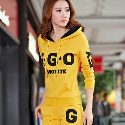 Γυναικείο αθλητικό σύνολο από δύο κομμάτια - διάφορα μοντέλα