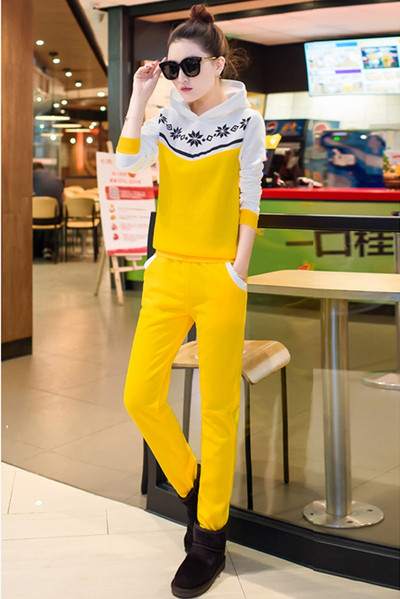 Γυναικείο αθλητικό σύνολο από δύο κομμάτια - διάφορα μοντέλα