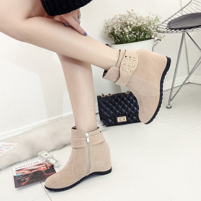 Γυναικείες  μπότες με πλατφόρμα και μεταλλικά τρουξ σε τρία χρώματα