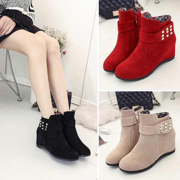 Γυναικείες  μπότες με πλατφόρμα και μεταλλικά τρουξ σε τρία χρώματα