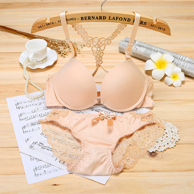 Σέξυ εσώρουχο σε τέσσερα χρώματα