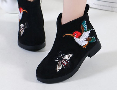 HIT Cizme moderne pentru copii din piele intoarsa cu broderie colorata in mai multe culori