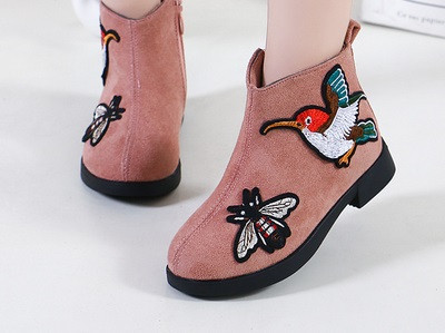 HIT Cizme moderne pentru copii din piele intoarsa cu broderie colorata in mai multe culori