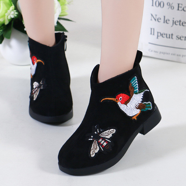 HIT Cizme moderne pentru copii din piele intoarsa cu broderie colorata in mai multe culori