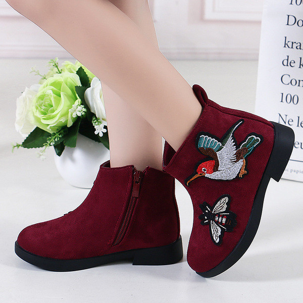 HIT Cizme moderne pentru copii din piele intoarsa cu broderie colorata in mai multe culori