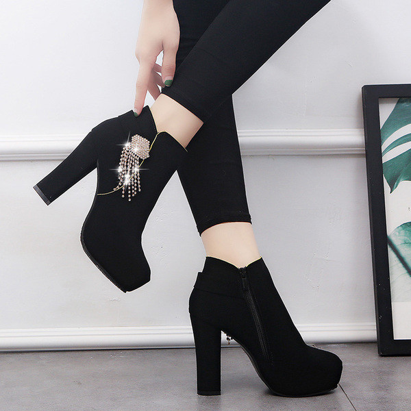 Cizme de dama cu toc inalt si decor cu pietre de culoare neagra