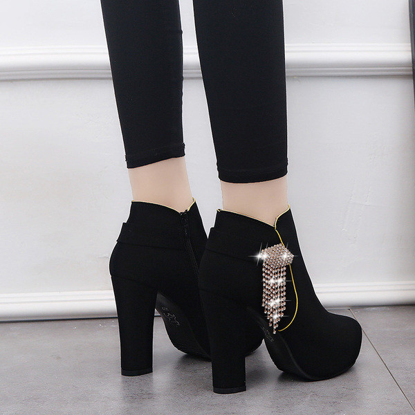 Cizme de dama cu toc inalt si decor cu pietre de culoare neagra