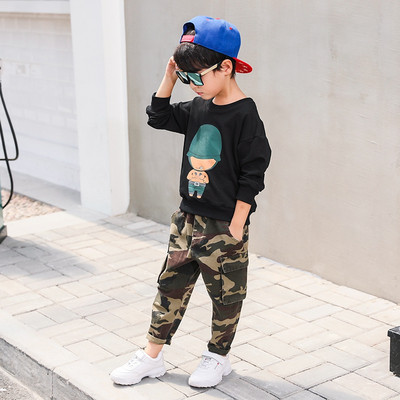 Μοντέρνο παιδικό σύνολο σε τρία χρώματα