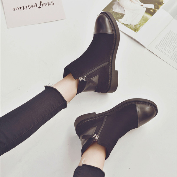 Дамски ежедневни боти с метална катарама в черен цвят