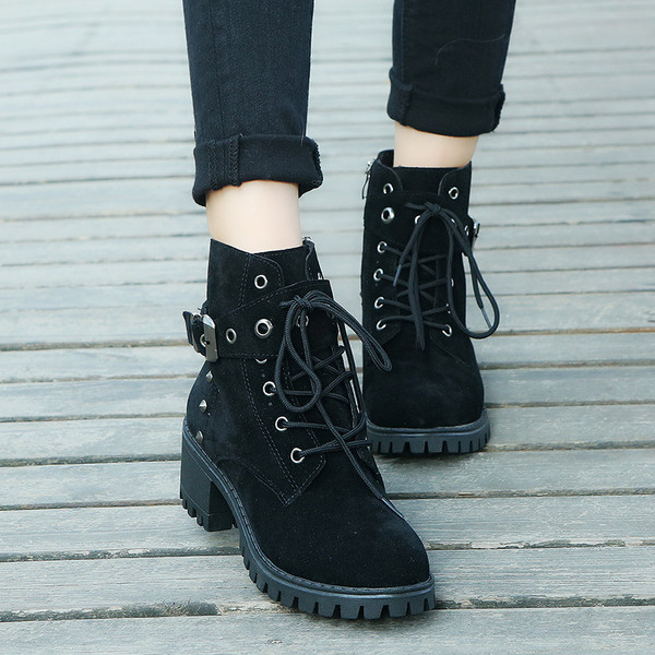Γυναικείες  μπότες με χοντρά πέλματα και  κορδόνια σε τρία χρώματα