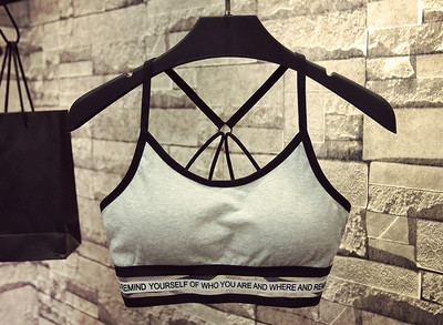 Βολικό σπορ μπουστάκι σε τρία χρώματα