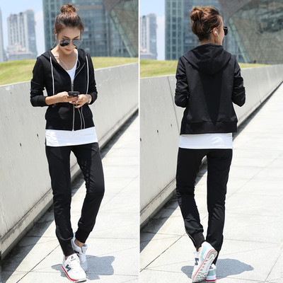 Αθλητικό σετ σε τρία μέρη σε μαύρο και γκρι χρώμα