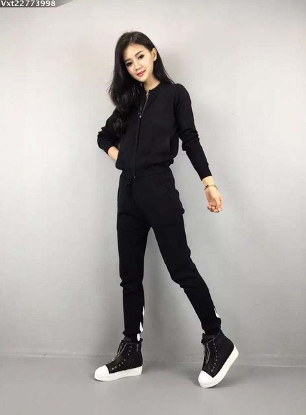 Σύγχρονό γυναικέιο σετ  από δύο μέρη σε μαύρο χρώμα