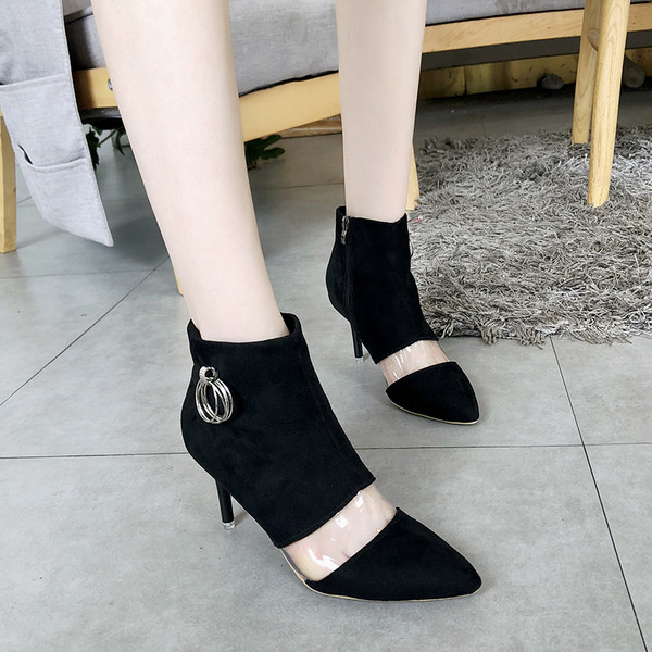 Ghete de dama moderne cu toc subtire, elemente transparente si decor metalic in doua culori