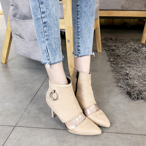 Ghete de dama moderne cu toc subtire, elemente transparente si decor metalic in doua culori