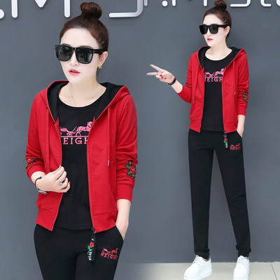 Модерен спортен дамски комплект от три части в няколко цвята