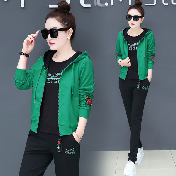 Модерен спортен дамски комплект от три части в няколко цвята