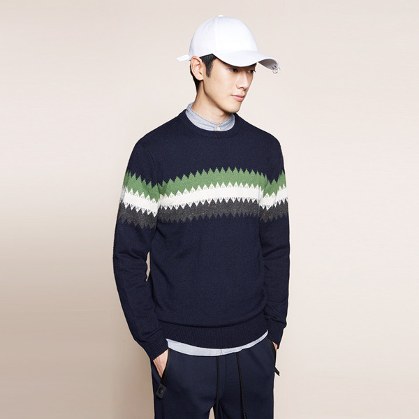 Μοντέρνο ανδρικό πουλόβερ σε σκούρο μπλε χρώμα