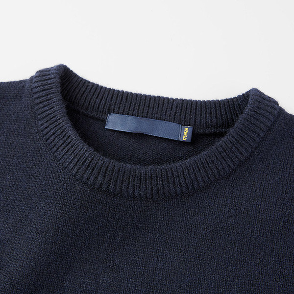 Μοντέρνο ανδρικό πουλόβερ σε σκούρο μπλε χρώμα