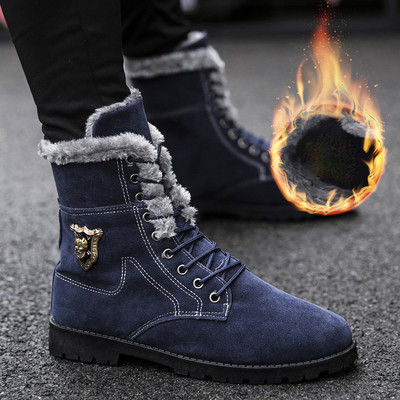 Κομψές ανδρικές μπότες με μεταλλικό στοιχείο και επένδυση